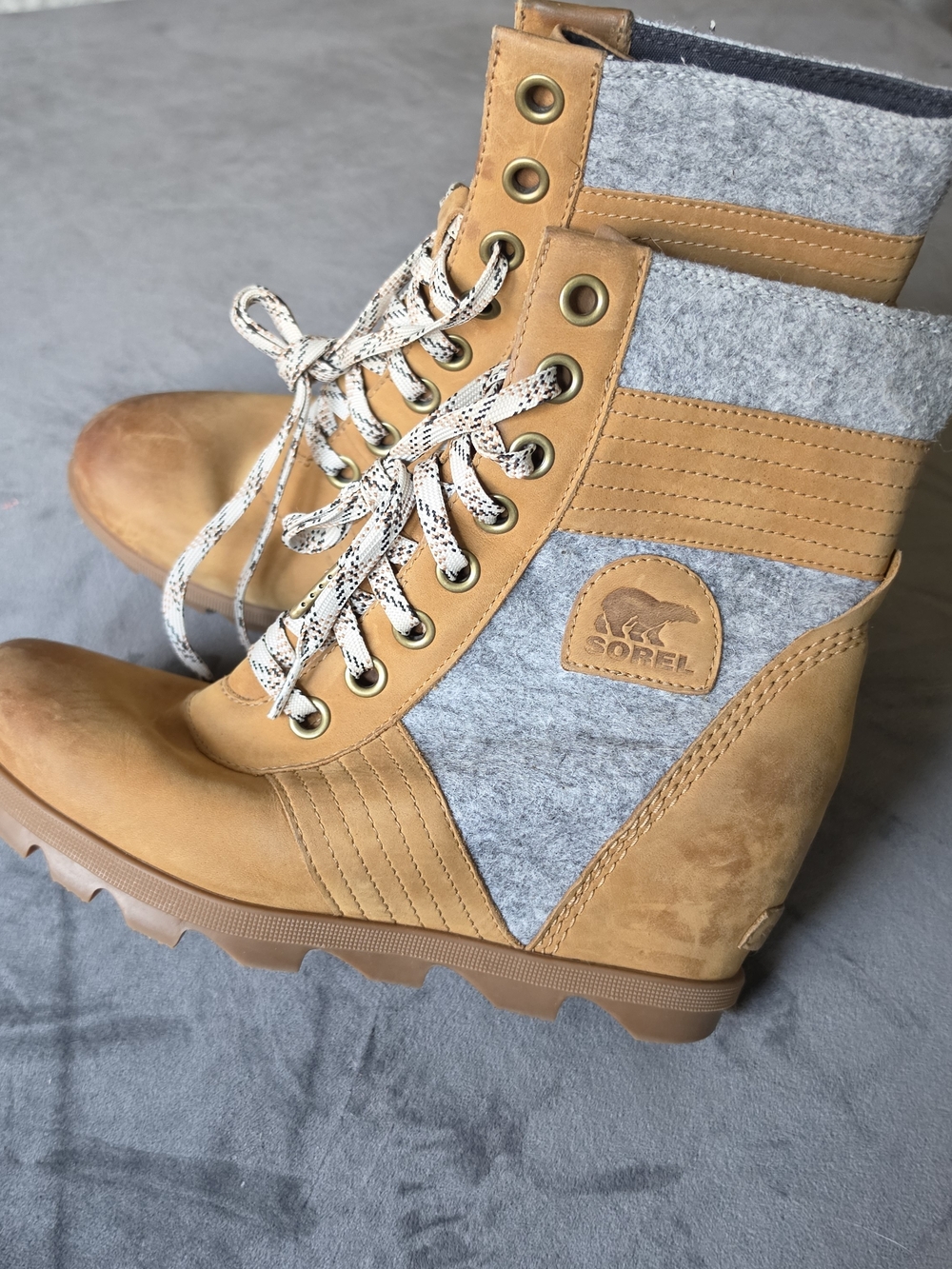 Sorel Women's Tan and Gray Lace-Up Wedge Boots Size 10